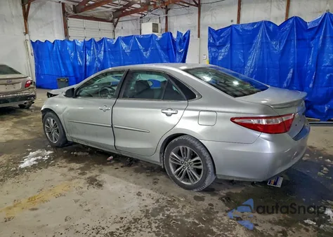 2015 Toyota Camry Le z USA, uszkodzony, nr VIN 4T1BF1FK5FU886884